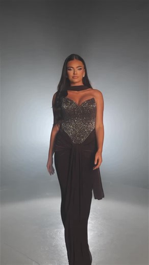 Bridal Couture Designer on Instagram: "N E W 🤎🤎🤎 Découvrez cette pièce d’exception issue de notre collection invité 2026. Cette pièce ne se porte pas, elle se vit. Chaque pas devient une déclaration ✨ Disponible à la location ainsi qu’en confection sur mesure. Prise de rendez-vous sur notre site web. Photographe @loic.photographer Modèle @maaemrl Makeup @mikaaaslv Hair @taycoiffure #robe #robedesoirée #lyon #wedding #mariage2026"