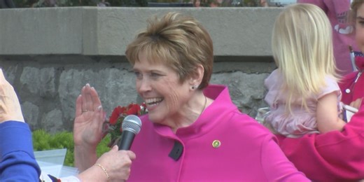 Linda Moore sworn in as Quincy’s first female mayor