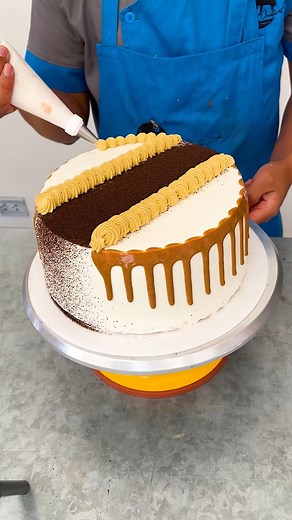 4.2M views · 42K reactions | how to decorate cake with dulce de leche and simple oreo #cakeoreo #ideascake #cakechantilly #frutilla #reposteria | Team QPTI | Facebook