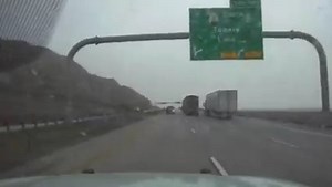 WATCH: A Utah state trooper bravely put himself in harm’s way to stop a wrong-way driver on I-80. 🎥 @UtahDPS | KAKE News