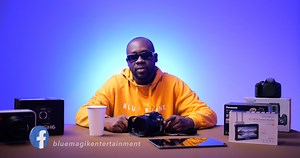 Panasonic Lumix FZ 2000 Pour tout vidéaste ou YouTubeur débutant à la recherche d'une caméra de haute qualité, la Panasonic Lumix FZ 2000 est un excellent choix. Il est doté d'un enregistrement vidéo 4K et d'un zoom optique 20x, ce qui le rend parfait pour capturer des séquences époustouflantes à de grandes distances. Grâce à son design intuitif et à ses commandes faciles à utiliser, vous pourrez capturer des vidéos étonnantes en toute simplicité. Alors n'attendez plus et mettez la main sur cett