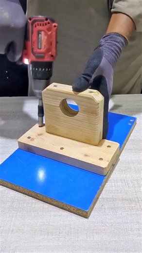 How to sharpen something by attaching a whetstone to a drill #tipsandtricks #reels #tooltips #diy #woodworking | Tool Tricks 007