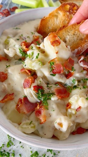 Creamy Clam Chowder with potatoes and vegetables is one of my favorite easy soup recipes! It’s thick and creamy and tastes as if it came straight from a restaurant! It’s SO GOOD! https://therecipecritic.com/clam-chowder/ | Tried and True Recipes