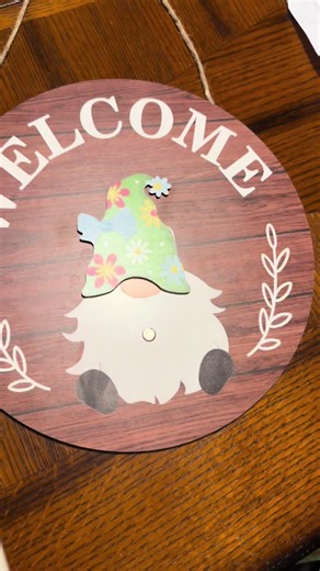 Interchagable Gnome Welcome sign 🐣🍀🎓 #springdecor #homedecorfinds #welcomesign