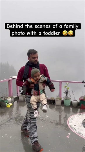 Photography tips with toddler 😂😂 #travelwithyunay #toddlerphotography #yunay #himachalsnowfall