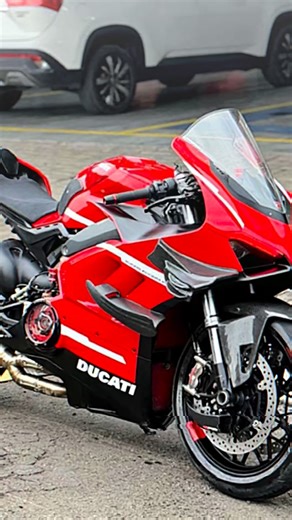 V on Instagram: "DUCATI V4 BASE 2018 FULL CONVERT TO SUPERLEGGERA DUCATI MODIF RATUSAN JUTA -Velg Lamborghini -Body full convert superlegera -shock belakang ohlinx ttx gp -Brembo Gp4Rx -clearclutch -tabung rem light tech -HeadLamp -Rear sproket"