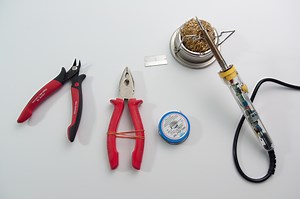 Du kaufst noch fertige Kabel? Wunschkabel selber konfektionieren ist voll easy!