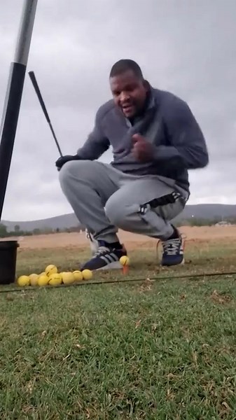 Lightning strikes golfer on livestream