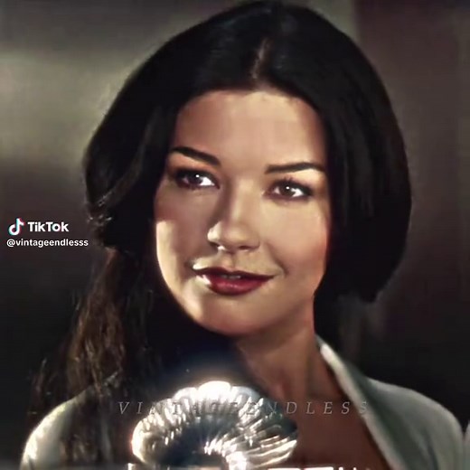 Catherine Zeta-Jones in The Mask of Zorro (1998) #themaskofzorro #zorro #catherinezetajones #antoniobanderas
