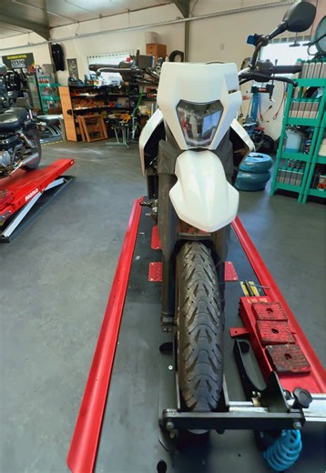 Yamaha 660 XTX Jeux aux soupapes Pose et adaptation d’une plaque phare leds #castelletmoto #yamaha #supermoto #biklife #var