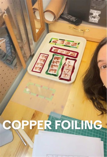 I love copper foiling 🤓🤓🤓 it’s a lot of peoples least favorite step in stained glass art. Personally I would be so happy to never have to grind glass again. Lolol