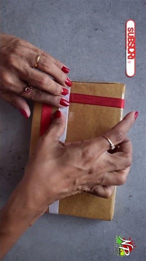 🎄Wrapping a Ribbon on a Gift Box | How to Decorate Gift Box #ytshorts #christmasgifts