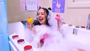 Have you seen the new video on the La La Life Emoji channel?😍#rec#lalalife#lily#lalalifeemoji#beautystruggles