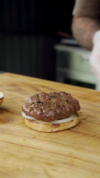 Craving an epic burger? 🍔 Check out the most recent Butter Burger recipe 🤤 Made with a blend of brisket, short rib, frozen butter, and Steak Supreme seasoning. Smoked to perfection, topped with Swiss cheese, crispy bacon, and Lane’s Australia sauces! Find recipe here: https://www.lanesbbq.com.au/blogs/recipe/butter-burgers #burger #butter #recipe #lanesaustralia | Lane's BBQ Australia