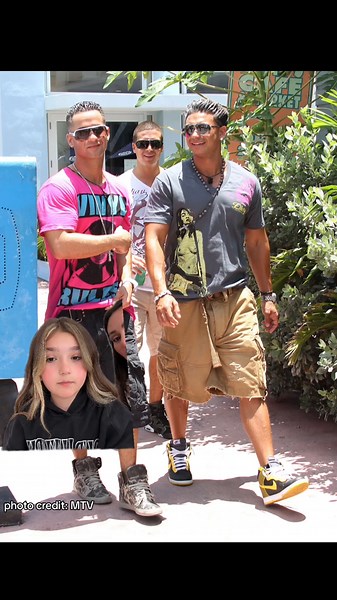 Since it’s been highly requested, I thought it was time for Meilani to react to some of the guys outfits😳😂