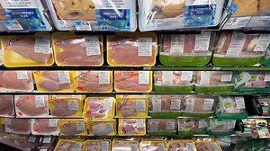 Record chicken prices squeeze US shoppers, benefit Tyson Foods