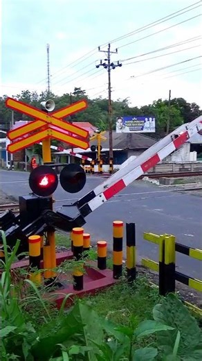 #palangpintukeretaapi #railway #railroadcrossing #keretaapi #train #trainvideo #railfans
