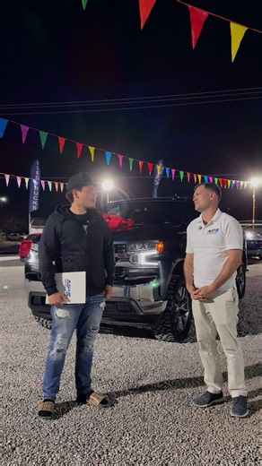 Con solo 20 años, él ya está tomando decisiones que marcan la diferencia. Gracias a que desde joven está cuidando su crédito, hoy pudo llevarse su troca con un interés muy bajo y con el respaldo de los mejores bancos. Llegó con nosotros por recomendación de su mamá, quien hace un año también confió en nosotros para comprar su auto. Este es el resultado de comenzar temprano, de hacer las cosas bien y de entender que el crédito no es solo un número, es una herramienta que te acompaña toda la vida.