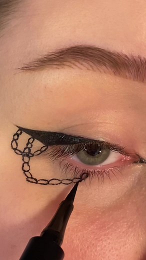 Unique Halloween Makeup Chain Eyeliner Tutorial