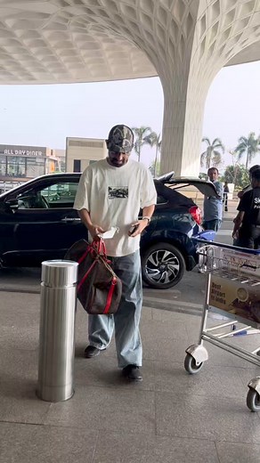 Vikrant Massey Spotted At Airport. #VikrantMassey | Indian Television Academy