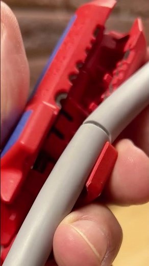 Effortless Wire Stripping with the Ergonomic KNIPEX ErgoStrip® 16 95 01 SB