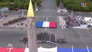 1M views · 3.1K reactions |  #14JuilletLeDéfilé  ÉMOTION - Écoutez cette Marseillaise chantée en hommage aux blessés.  bit.ly/2XJd3ww. | TF1 INFO | Facebook