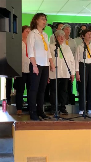 A NOTRE VILLE chanson DES JUMEAUX CHANTEURS D AVEYRON, Jerome et Gilles. Soliste CARINNE. | Groupe Vocal Rythme et Chant de Bagnac sur Cele