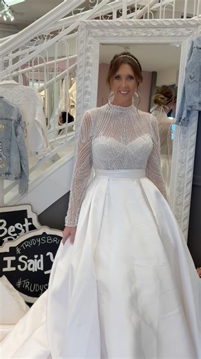 ✨ Discover a whole new world of bridal elegance in this stunning Jasmine-inspired wedding gown from the Disney Fairy Tale Weddings collection by Allure Bridals! 💫 🤍 The pearl-adorned high-neck bodice with delicate long sleeves perfectly complements the luxurious mikado box pleat skirt for a truly royal wedding look. 👑 📲 Book your Fairytale Princess appointment at Trudys Brides and let your fairytale romance come to life! 💍 DESIGNER: @allurebridals x @disneyweddings DRESS: Jasmine, Style D43