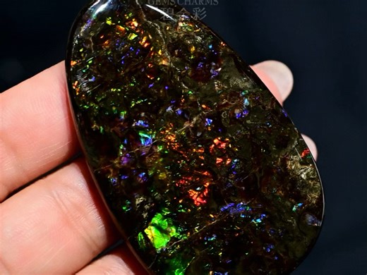 斑彩石的奇幻世界——高压下的自然艺术