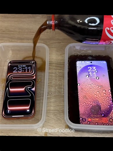 iPhone 17 Pro Max vs Samsung Galaxy S26 Ultra: Freeze Test Comparison