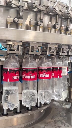 Fenta drink filling machine Cola ,sprite drink filling machine fresca y gaseoa llenadora La completa linear de Máquina embalar botellas pet Máquina embaldora de envase vacia la máquina sopladora automática de botellas de PET maquina de etiquetado La máquina embolsadora de botellas de PET vacías