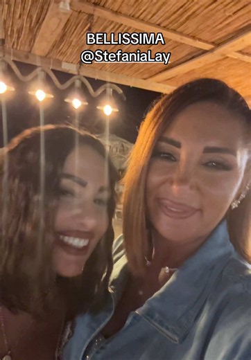 Stefania Lay bellissima: commento su voce e sorriso