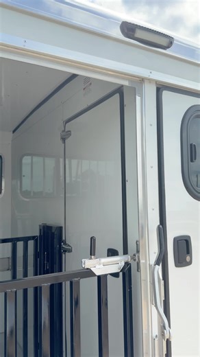 Teegan is showing off this BEAUTIFUL 2026 Sundowner Showman 6-Pen BP‼️🐖 This trailer is loaded with premium features and built for serious stock show families looking for comfort, durability, and functionality on the road. Highlights Include: • 6-pen setup • All aluminum construction • Lined & insulated stock area • Convertible 60/40 painted steel pens • Framed & wired for A/C • Carpeted tack area • Added height for extra comfort • Polished aluminum slats, posts, & top rail • Matching spare & a