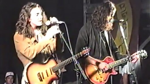 Eddie Vedder & Chris Cornell - "Hunger Strike" (En vivo - 1992) | LifeBoxset