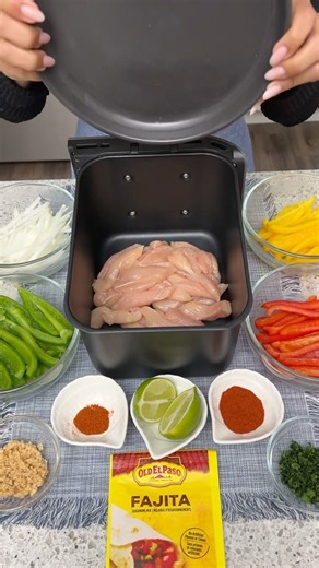 This is the only way I’m making fajitas from now on 😍 | The Shaba Kitchen