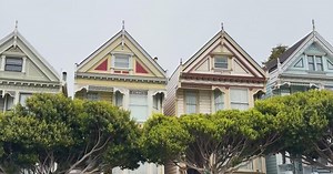 One of San Francisco's "painted ladies" now home to honey bear artist showcase