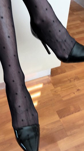 Embrace the 50s Fashion - Stylish Stockings and Tights