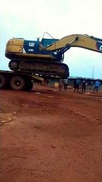 how to unload an excavator the trailer #excavator #unloading #pollen #caterpillar #shorts #video