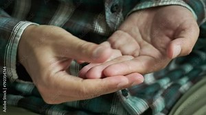 Hands of computer users have pain and injury to the fingers. From Syndrome Syndrome .Health and Physical Concepts