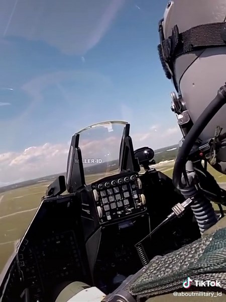 High Speed Low Flying Fighter Jet - F16 Demo at Myrtle Beach Air Show