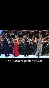 🎭 Anna Netrebko, Elīna Garanča, Ramón Vargas & Ludovic Tézier – La Traviata Few operatic moments feel as immediate and joyful as this one. “Libiamo ne’ lieti calici” is not just a toast — it is Verdi’s invitation to celebration, connection, and shared emotion. What makes this scene unforgettable is the balance. Two sopranos and two tenors share the stage with absolute clarity. No voice dominates. No ego breaks the flow. Each line passes naturally from one singer to another, creating a musical c