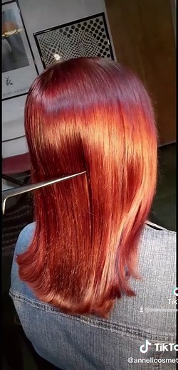Aplicación de Tinte Caoba Medio 6.5 para Cabello