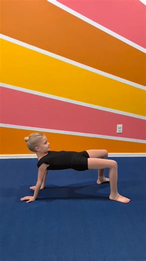 What is tiny tumblers?! 💜🤸🏼‍♀️ Tiny tumblers is our acro class for ages 3-6 to learn the basics of acro & dance. They learn the following life skills: 💜 Waiting for their turn 💜 Following a teacher 💜 Single & multi-step direction 💜 Having fun & making friends! In addition they learn the following dance skills: 💜 Stretching & Strengthening 💜 Chasse 💜 Skips & coordination 💜 Balance & Passé 💜 Battements And work on the following acro skills: 💜 Baby bridge & working towards a full bridg
