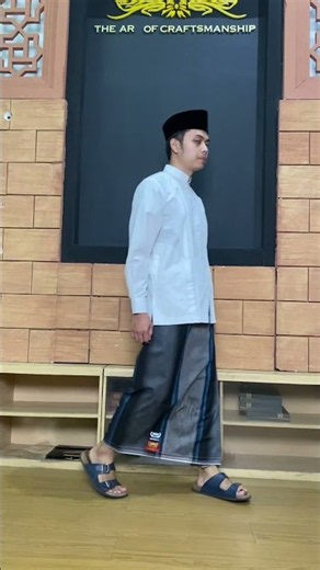 Sarung BHS Infinity, elegan di setiap langkah. #SarungBHS #SarungPremium #shorts