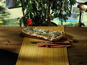 Red Pepper-Basil Pesto Pizza