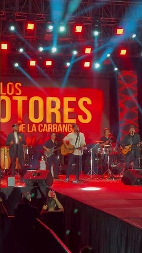 Los Dotores De La Carranga en el escenario: ¡Ritmo imparable! 🔥 #musicband #tradicion