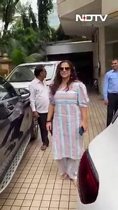 #VidyaBalan was spotted in the city on Thursday. The actress greeted the shutterbugs and happily posed for them. She also wished them "Happy Navratri". | NDTV