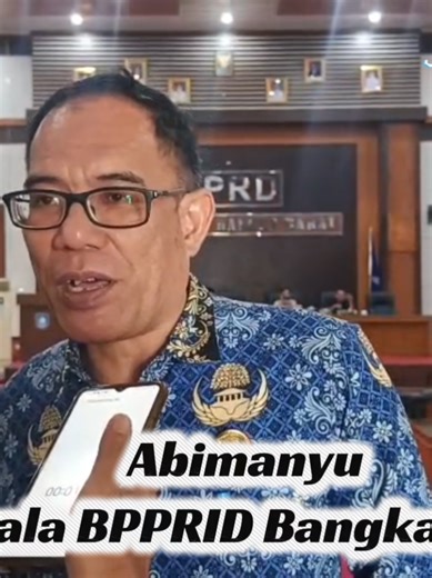 BANGKA BARAT, TIMELINES.ID - Para guru dan tenaga kependidikan PPPK paruh waktu yang ingin gajinya disetarakan dengan PPPK paruh waktu yang berdinas di lingkungan Pemda Bangka Barat tampaknya harus kembali bersabar. Pasalnya kondisi keuangan daerah belum memungkinkan untuk memenuhi keinginan mereka. “Sebenarnya harapan kita memang tetap disesuaikan, cuma keadaan saat ini belum memungkinkan,” Kepala Badan Perencanaan Pembangunan Riset dan Inovasi Daerah Bangka Barar, Abimanyu, Rabu (18/2/2026). A