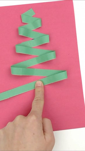 Raid your craft bins and decorate you zig zag paper Chistmas tree any way you like! This would make a cute card too... Comment "Christmas Trees" to see 15 MORE Ideas!! #christmascrafts #christmastreecraft #christmascraftsforkids #christmastreecraft #christmaspapercraft | Construction Paper Crafts for Kids