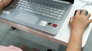 编写程序控制无人机飞行，避障，寻找二维码和对齐